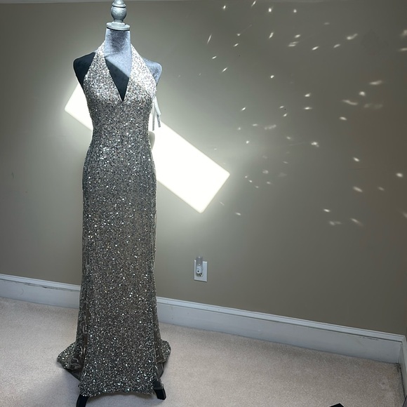 NWT Formal gown with train size small - Picture 1 of 14